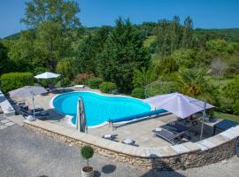 Domaine des Pierres Blanches - Chambres d'Hôtes, hotel with parking in Carlux