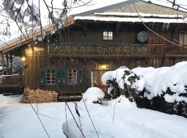 Chalet Credence Morzine Outdoor Hot Tub Sleeps 19, hotel in Morzine