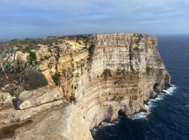 GOZO TA CENC RESIDENCE WITH COMMUNAL POOL, hotel em Sannat