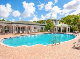 Bright and Modern Apartments at Palm Trace Landings in South Florida, hotel in Davie