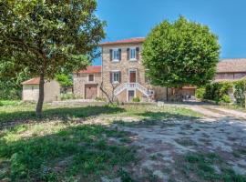 Viesnīca ar autostāvvietu L'Ardeche en Provence avec jardin ombragé pilsētā Ponsenespri