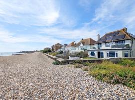 Stunning seafront 5 bed house, beach rental in Middleton-on-Sea