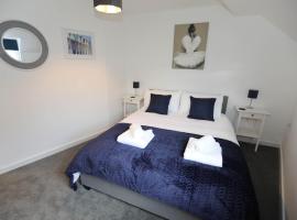 Strand House, Exmouth, By RentMyHouse, hotel sa parkingom u gradu Eksmut