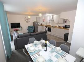 Strand House Flat 2 Free Parking, by RentMyHouse, hotel Exmouthban