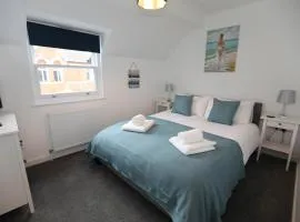 Exmouth - Apartment 2, Strand House - Modern 2 Bedroom Apartment, Perfect Location For Access To Beach & Town Centre - Sleeps 6 Guests - Hosted By RENTMYHOUSE