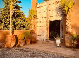 Aux portes de Marrakech Villa Arts & Déco avec piscine, villa em Marraquexe