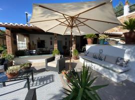 Fantastic Private Villa with pool near Ardales and Caminito del Rey, stuga i Ardales