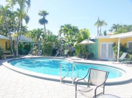 Alexander Palms Court - No Hidden Resort Fees!, guest house in Key West