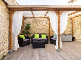 Maison d'une chambre avec terrasse amenagee et wifi a Noyen sur Sarthe, casa de temporada em Noyen-sur-Sarthe