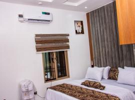 NIFEWAT APARTMENT leed studio apartment with gym, Netflix and WiFi, holiday rental in Abuja