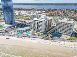 Relax and Chill Beachside Condo, Hotel in Daytona Beach