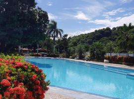 VILLAS DEL PALMAR APTO 406, hotel with parking in Santa Marta