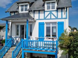 Villa La Hautaise vue sur mer, готель з парковкою у місті Hauteville-sur-Mer