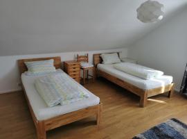 XL Apartment Rödermark 4SZ, жилье для отдыха в городе Рёдермарк
