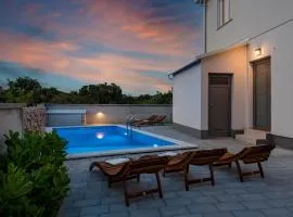 Holiday house Mareta - outdoor swimming pool, 4 bedrooms, WIFI