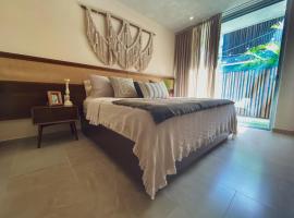 2 Bed Bath for 5 Casa Azul, hotel in: La Veleta, Tulum Pueblo
