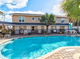 Lovely 2 bedroom condo in the heart of Flagler, beach hotel in Flagler Beach