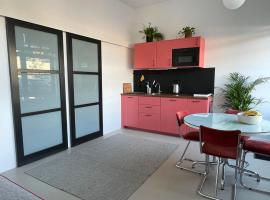 Studio 28A5 with free parking place, hotel v destinaci Amsterdam