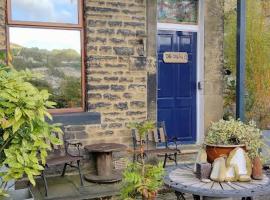 The Cabin: Great Views,Garden,Close to Town, Quiet, hotel s parkiriščem v mestu Hebden Bridge