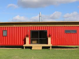 Luxury Container Cabin, chalet de montaña en Masterton