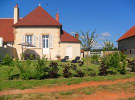 Gîte Châtel-de-Neuvre, 4 pièces, 6 personnes - FR-1-489-92, vila di Châtel-de-Neuvre