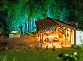 Agradable cabaña cafetera con jacuzzi a 12 min del centro de pereira, hotel i Pereira