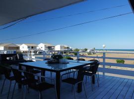 Holiday home Chalet Pleine Vue Sur Mer, lomakeskus kohteessa Gruissan