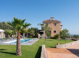 Villa David With Private Pool - Happy Rentals, hotel in Kavrokhórion