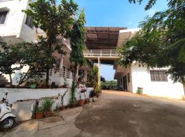 V J Farmstay, hotel in Garudeshwar