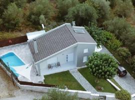 Villada, hotel with parking in Margariti