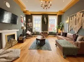 Unique & Luxurious 2 Bedroom City Centre Apartment