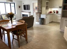 Roundstone Retreats Roundstone harbour lights, hotel pro pobyt s domácími mazlíčky v destinaci Roundstone