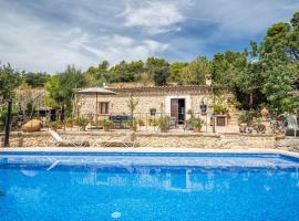 CAN PULIT - finca romántica para 2 con piscina y vistas en Selva Mallorca, hotell i Selva