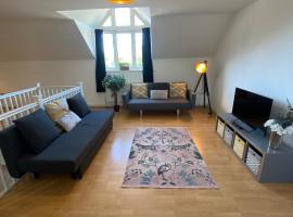 Modern Spacious Flat In Ipswich - Sleeps 6 - Parking، فندق رخيص في Freston