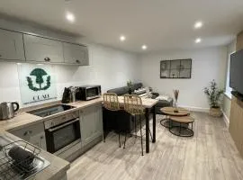 The Forge, Elegant Luxury Apartment with Bike store - Sleeps 4