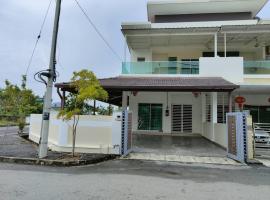 Prestij 3 Homestay, Balik Pulau, hotel with parking in Balik Pulau