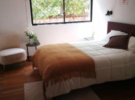 Chapelet Hostal, hotell i Tababela