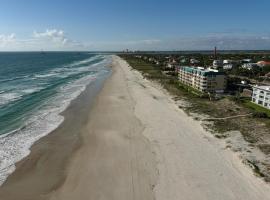 Green Palms Oceanfront 2 Bed Townhouse, hotelli kohteessa Ponce Inlet