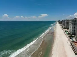 Beachfront 4 Bedroom 4 Bath with Huge Deck Wifi