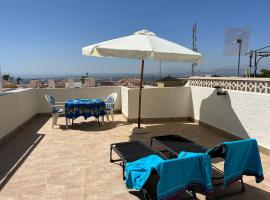 Top-floor apartment with 65 m2 sun terrace: Gran Alacant'ta bir otel