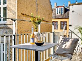 Sanders Leaves - Charming Three-Bedroom Apartment In Downtown Copenhagen, vakantiewoning in Kopenhagen