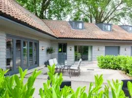 The Stables with Jacuzzi & tennis court