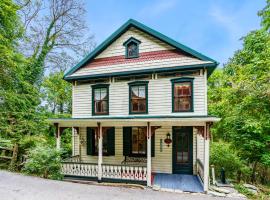 Viesnīca Enchanting Cottage, Center of Historic Downtown! pilsētā Hārpersferija, netālu no apskates objekta nacionālais vēsturiskais parks Harpers Ferry