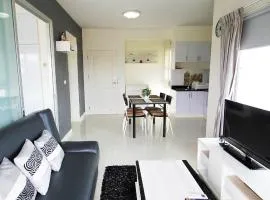 Flame Tree Residence , City Center & Close to Beach Cozy Apartment
