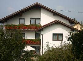 Haus Stuttgart, hotel bajet di Obernberg am Inn