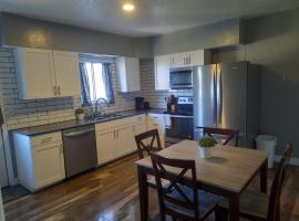 Downtown Bungalow- 2 bedroom, hotell i Cedar City