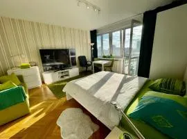 Super Apartament GREEN Rondo ONZ Metro NOWE Wifi 300 Mb/s AirCondition Netflix Spotify