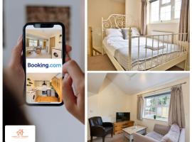 Centrally Tucked Away Private 4bed - Free parking! By Hinkley Homes Short Lets & Serviced Accommodation, hotel s parkiralištem u gradu 'Bridgwater'