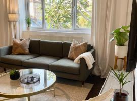 Newly refurbished 2 BR Apartment in South London, hotel in zona Stazione Metro Stockwell, Londra