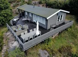 Holmsåsen cottage with incredibly sunny terrace and boat